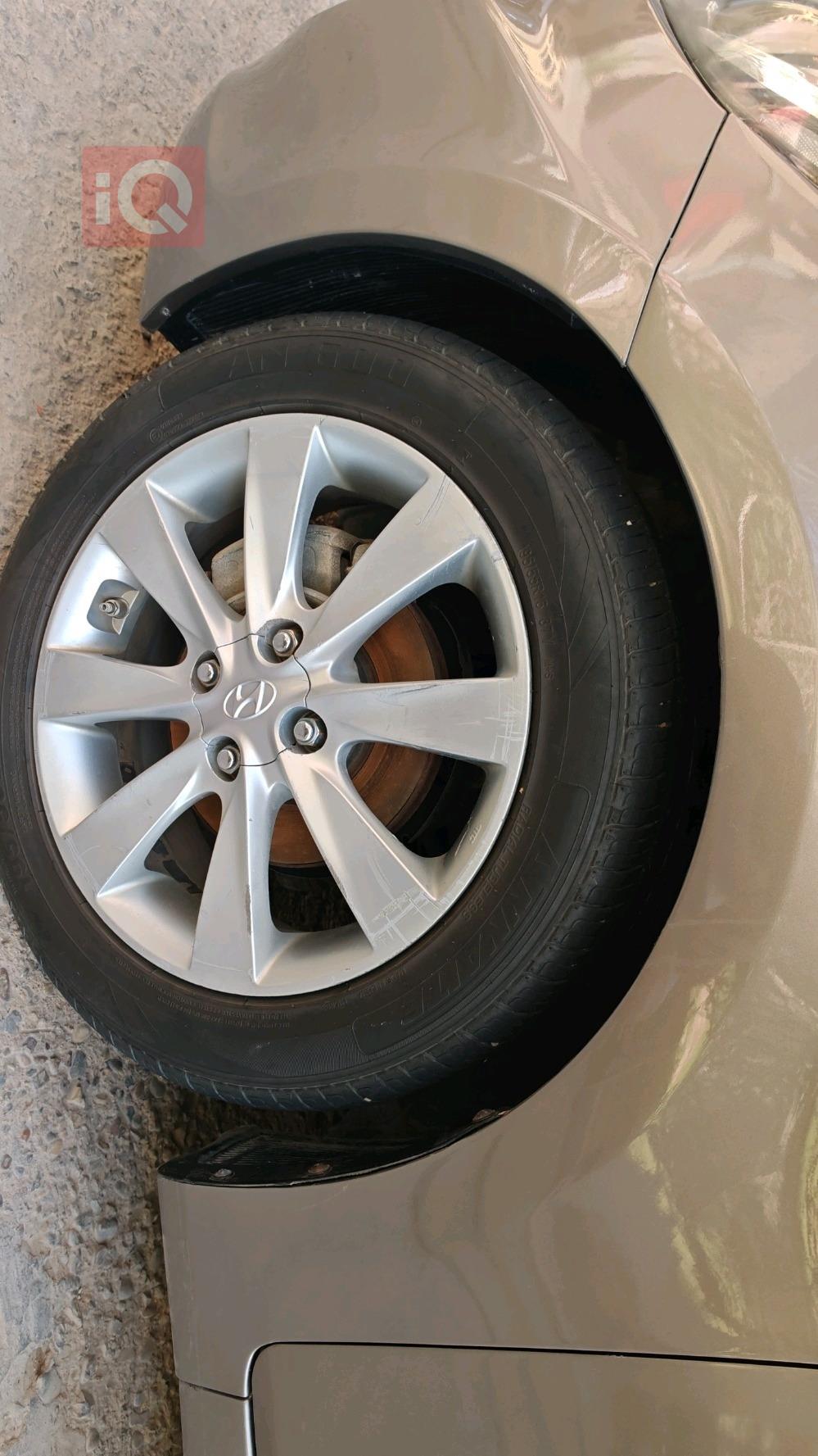 هیوندای ئەکسنت هاچباک